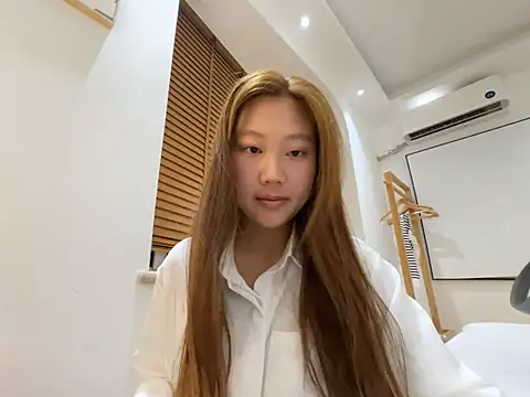 tutu512 online show from 04/26/26, 02:47