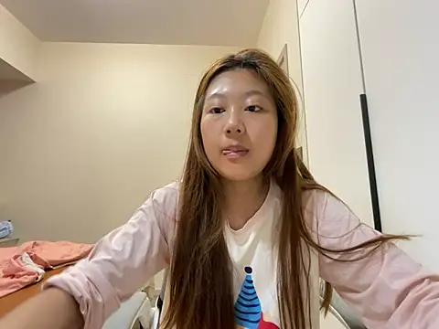Snapshot of tutu512 chatting on 06/15/26, 06:35 tutu512 online show from 06/15/26, 06:35