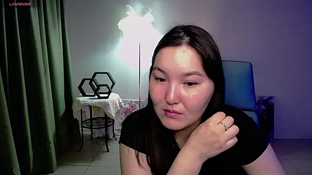 Snapshot of CamilaMartiez chatting on 06/19/26, 12:11 CamilaMartiez online show from 06/19/26, 12:11