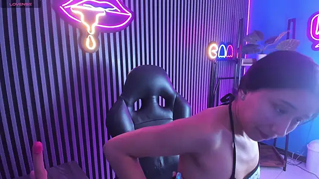 Luna roose1 online show from 04/09/26, 12:33