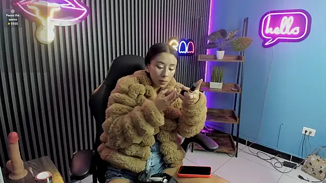 Luna roose1 online show from 04/14/26, 12:43