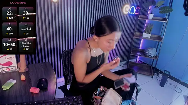 Luna roose1 online show from 04/19/26, 12:28