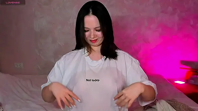 miss teasee online show from 04/15/26, 10:10