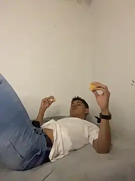 Snapshot of KingAdrian_ chatting on 04/12/26, 05:11 KingAdrian online show from 04/12/26, 05:11