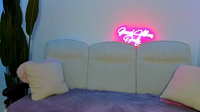 Snapshot of Cassy-Foxy chatting on 04/14/26, 05:23 Cassy-Foxy online show from 04/14/26, 05:23