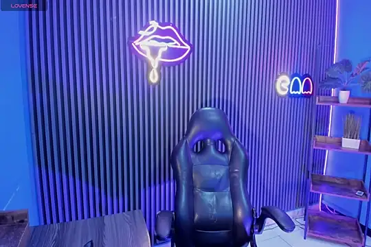 Snapshot of chatting on 04/10/26, 12:12 online show from 04/10/26, 12:12