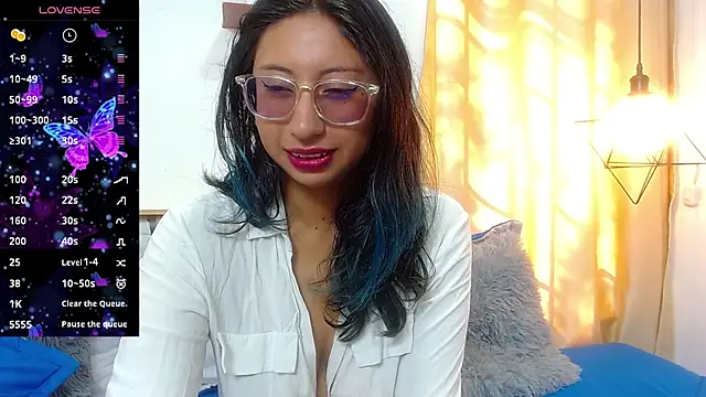 Snapshot of Violet_2003 chatting on 07/08/26, 02:40 Violet 2003 online show from 07/08/26, 02:40