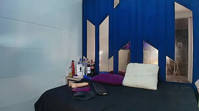 Snapshot of WhipAndDesireRs chatting on 04/09/26, 04:13 WhipAndDesireRs online show from 04/09/26, 04:13