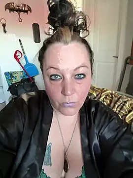 Queenemerald online show from 03/28/26, 07:04