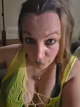 Queenemerald online show from 07/04/26, 04:41