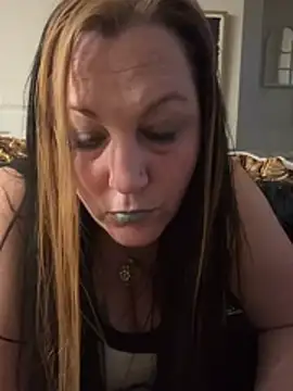 Queenemerald online show from 04/01/26, 02:35