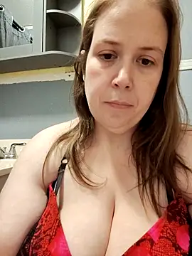 Snapshot of 023thickandjuicy07 chatting on 04/30/26, 02:40 023thickandjuicy07 online show from 04/30/26, 02:40
