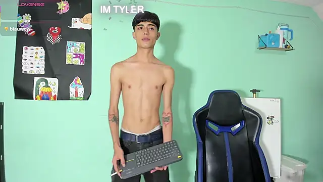 TYLERhHOT2005 online show from 04/11/26, 03:47