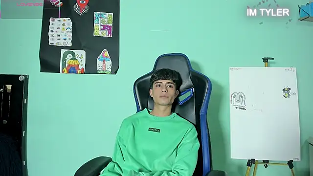 TYLERhHOT2005 online show from 04/12/26, 04:16