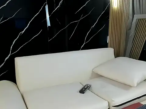 Snapshot of HenrryDouglas chatting on 04/06/26, 11:55 HenrryDouglas online show from 04/06/26, 11:55