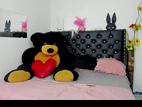 Alejandra and James  online show from 04/09/26, 10:16