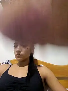 Snapshot of yvonne_1998 chatting on 04/08/26, 03:02 yvonne 1998 online show from 04/08/26, 03:02