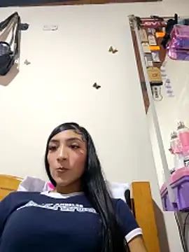 Snapshot of yvonne_1998 chatting on 03/30/26, 06:20 yvonne 1998 online show from 03/30/26, 06:20