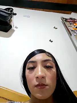 Snapshot of yvonne_1998 chatting on 03/31/26, 09:28 yvonne 1998 online show from 03/31/26, 09:28