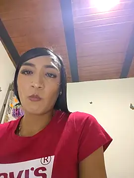 Snapshot of yvonne_1998 chatting on 04/09/26, 11:44 yvonne 1998 online show from 04/09/26, 11:44