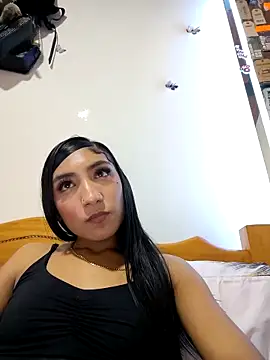 Snapshot of yvonne_1998 chatting on 04/14/26, 02:16 yvonne 1998 online show from 04/14/26, 02:16