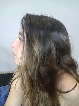 Snapshot of AlissonDavenport chatting on 04/14/26, 04:28 AlissonDavenport online show from 04/14/26, 04:28