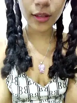 Yi Uzi online show from 05/26/26, 01:47