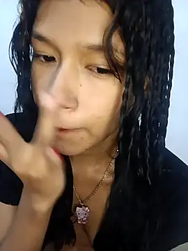 Yi Uzi online show from 04/24/26, 12:45