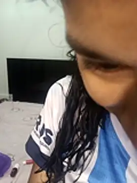 Yi Uzi online show from 04/02/26, 11:44