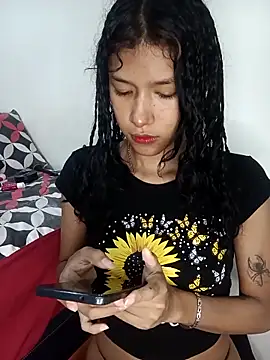 Yi Uzi online show from 04/25/26, 01:08