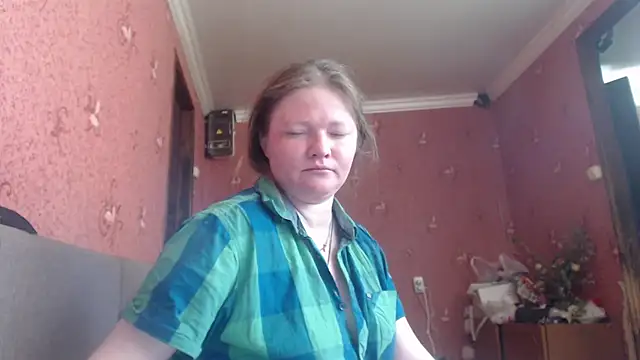 Snapshot of CharleyReid chatting on 06/12/26, 04:21 CharleyReid online show from 06/12/26, 04:21