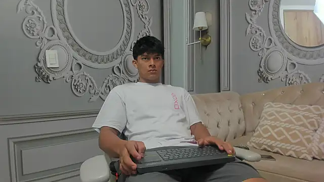 Andeuw   online show from 04/07/26, 02:35