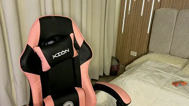 Snapshot of shalomm_ chatting on 04/04/26, 01:01 shalomm online show from 04/04/26, 01:01