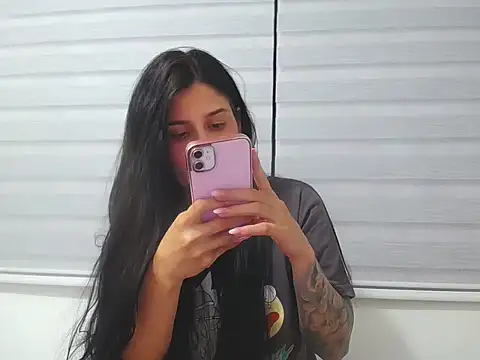 Snapshot of SofiaBanks_ chatting on 04/02/26, 01:57 SofiaBanks online show from 04/02/26, 01:57