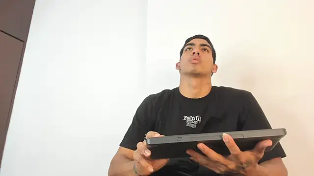 Snapshot of Milo_LatinBoy chatting on 03/27/26, 07:15 Milo LatinBoy online show from 03/27/26, 07:15