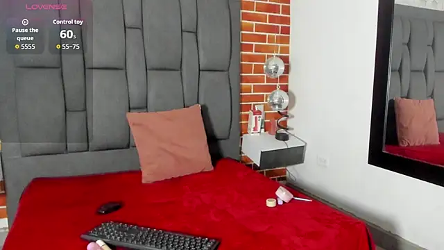 luxuryheavenn online show from 04/25/26, 07:22