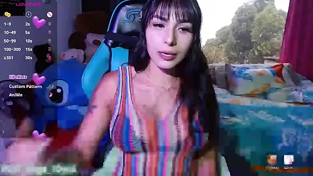 Snapshot of aleja_1028 chatting on 04/13/26, 09:52 aleja 1028 online show from 04/13/26, 09:52