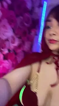 Snapshot of SweetLittleRed chatting on 06/07/26, 05:12 SweetLittleRed online show from 06/07/26, 05:12