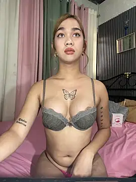Snapshot of xElisParadisex chatting on 06/05/26, 03:33 xElisParadisex online show from 06/05/26, 03:33