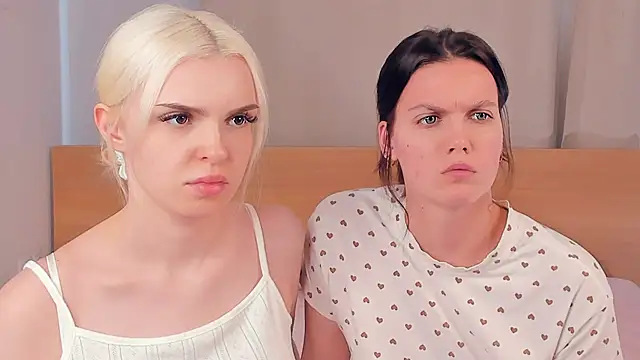 JuliannPaysour online show from 04/10/26, 07:37