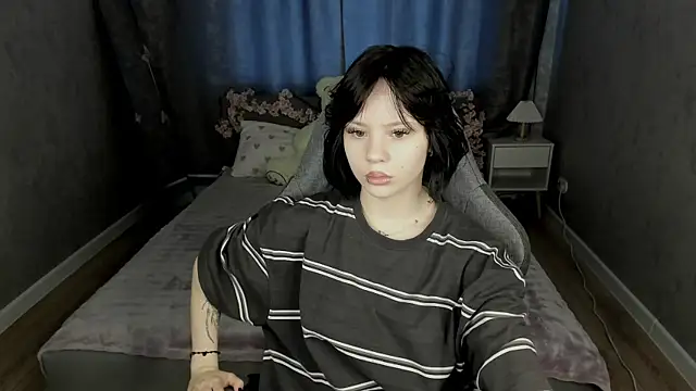Snapshot of Loly_Cuttie chatting on 05/06/26, 01:09 Loly Cuttie online show from 05/06/26, 01:09