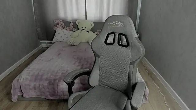 Snapshot of Loly_Cuttie chatting on 05/20/26, 09:17 Loly Cuttie online show from 05/20/26, 09:17