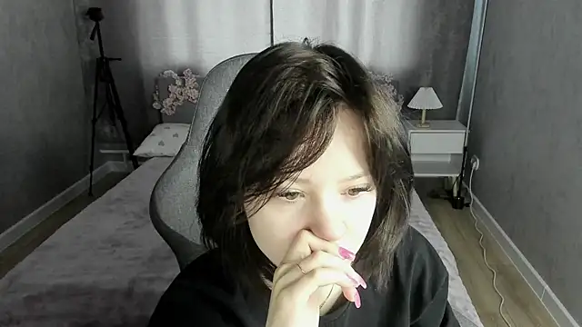 Snapshot of Loly_Cuttie chatting on 05/18/26, 01:28 Loly Cuttie online show from 05/18/26, 01:28