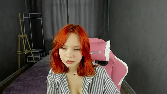 Snapshot of Loly_Cuttie chatting on 04/10/26, 01:12 Loly Cuttie online show from 04/10/26, 01:12