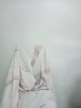 Snapshot of Rosesarem chatting on 04/09/26, 04:47 Rosesarem online show from 04/09/26, 04:47