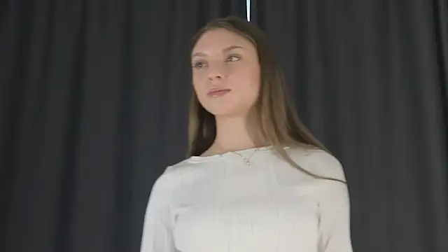 Snapshot of DianneColle chatting on 04/14/26, 03:06 DianneColle online show from 04/14/26, 03:06