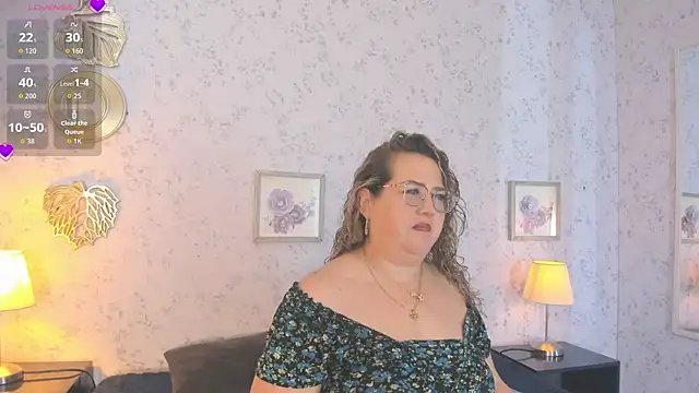 Martinacurvy  online show from 06/04/26, 10:20