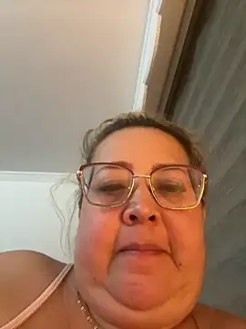 Martinacurvy  online show from 04/06/26, 12:06