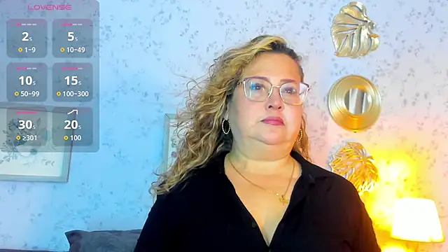 Martinacurvy  online show from 04/15/26, 11:05