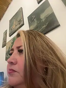 Martinacurvy  online show from 04/08/26, 12:34